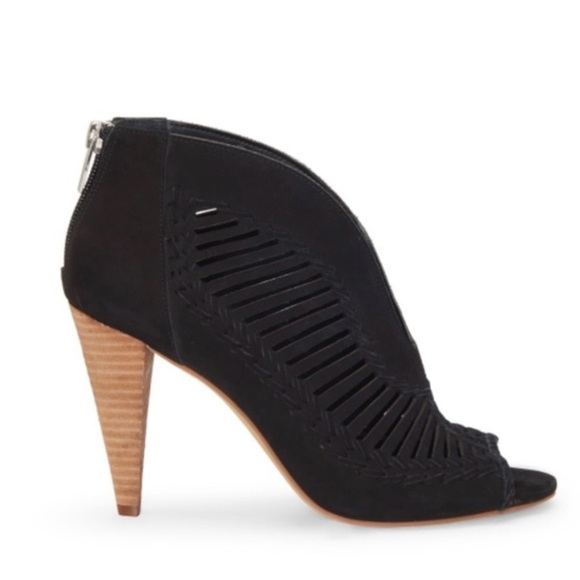 Vince Camuto Acha Cut Out Peep Toe Bootie Black Size 5 1/2 - Picture 2 of 15